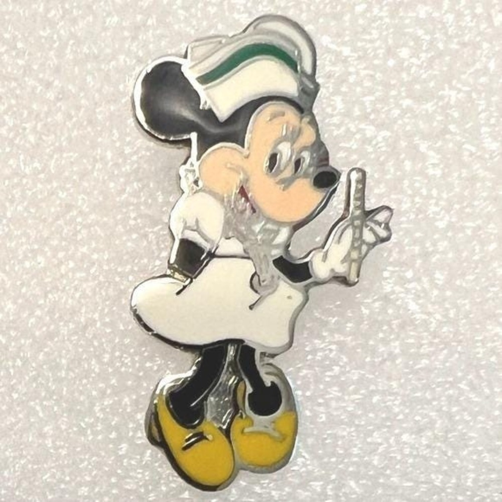 Vintage Disney Store Pin Minnie Nurse Badge‎ Collectible Trade RN LVN PA Medical